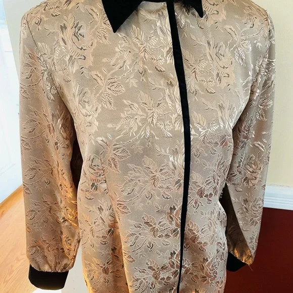 Vintage Susan Hutton gold floral blouse with black velour trim on collar/cuffs - Picture 5 of 6